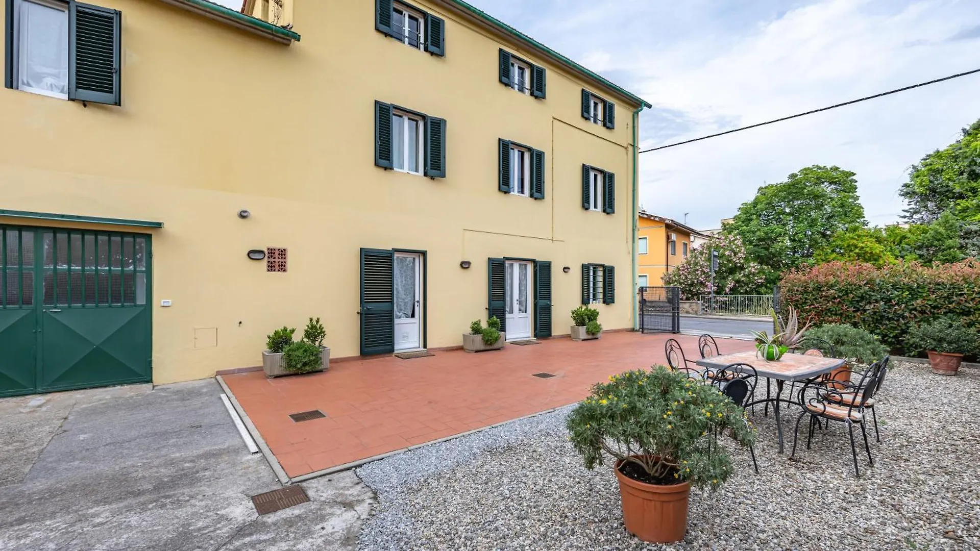 Irene Holiday Home With Patio And Parking location